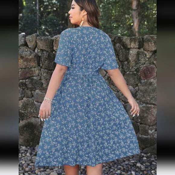 SHEIN Ditzy Wrap Dress - Picture 6 of 9